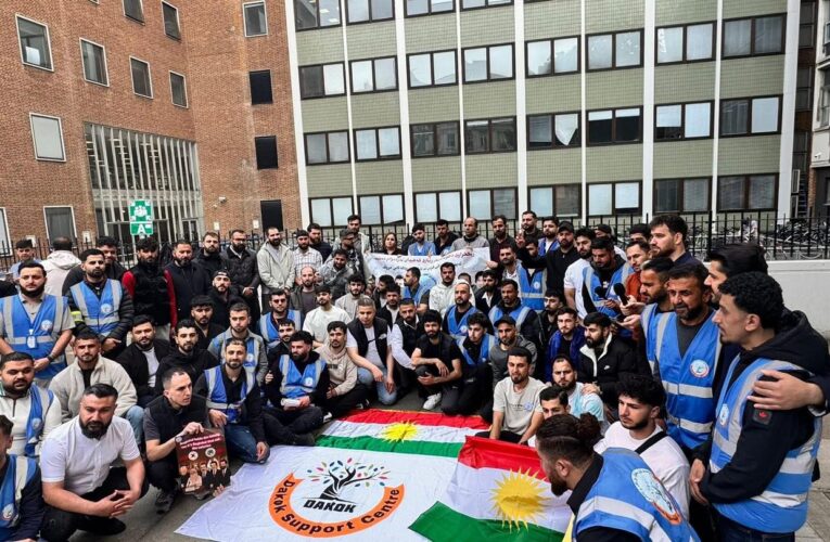 Kurdish Activists Protest in Front of Iraqi Embassy Over Salary Cuts and Political Corruption
