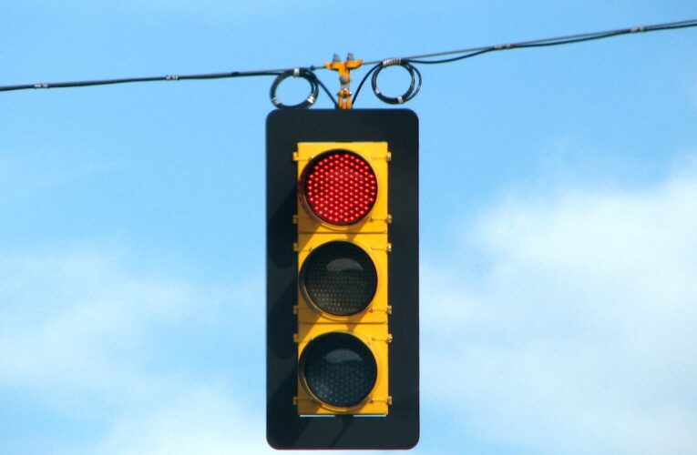 A Delayed Government and the Politics of Optics – Redlight on